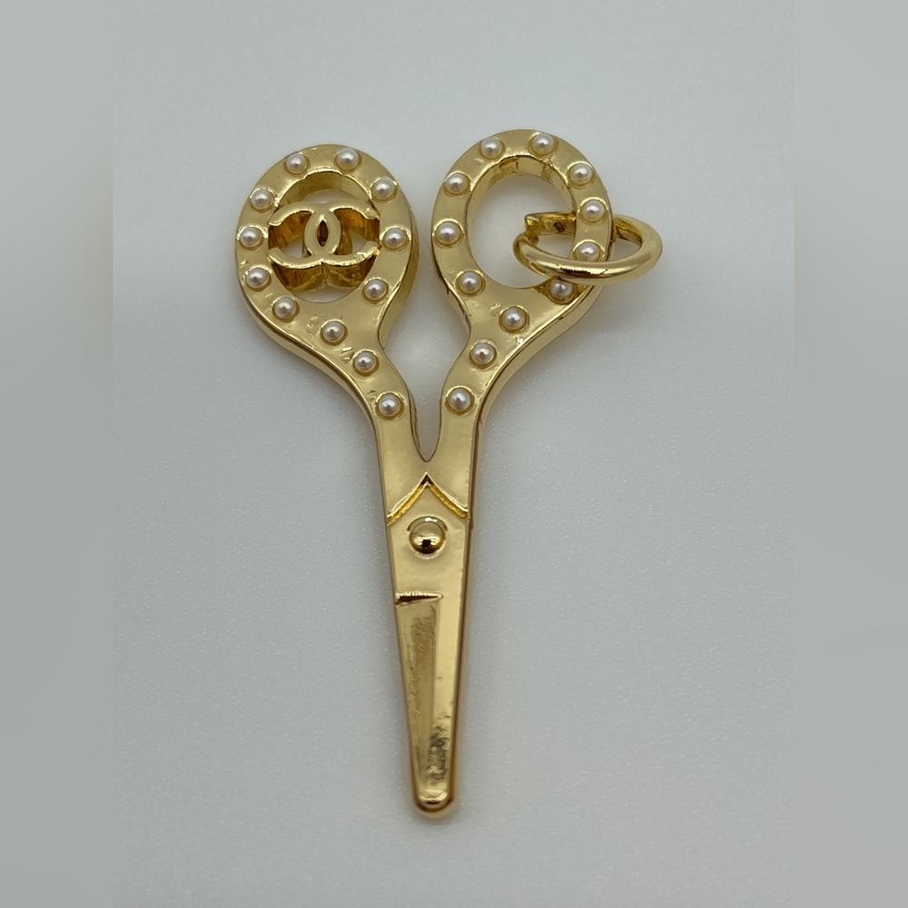 VINTAGE CHANEL Gold Tone Scissor Charm Faux Pearl CC Zipper Pull Lagerfeld Era